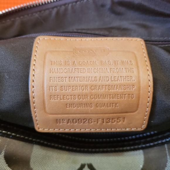 Coach Purse 👛 - Picture 8 of 9